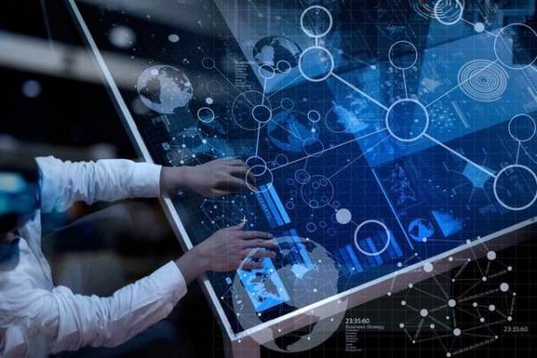 文科生轉戰(zhàn)計算機硬件開發(fā) 機遇、挑戰(zhàn)與建議